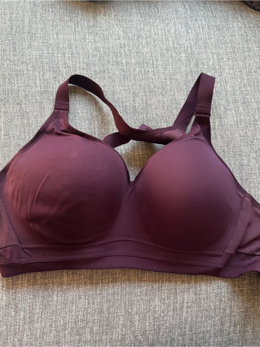 Victoria's Secret Smooth Wireless Sports Bra in Deep Plum